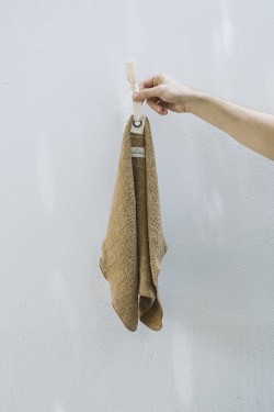 toalha de mão terra