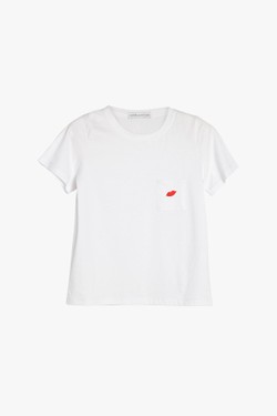 Camiseta algodão slim bolso bordado beijo Nani branca