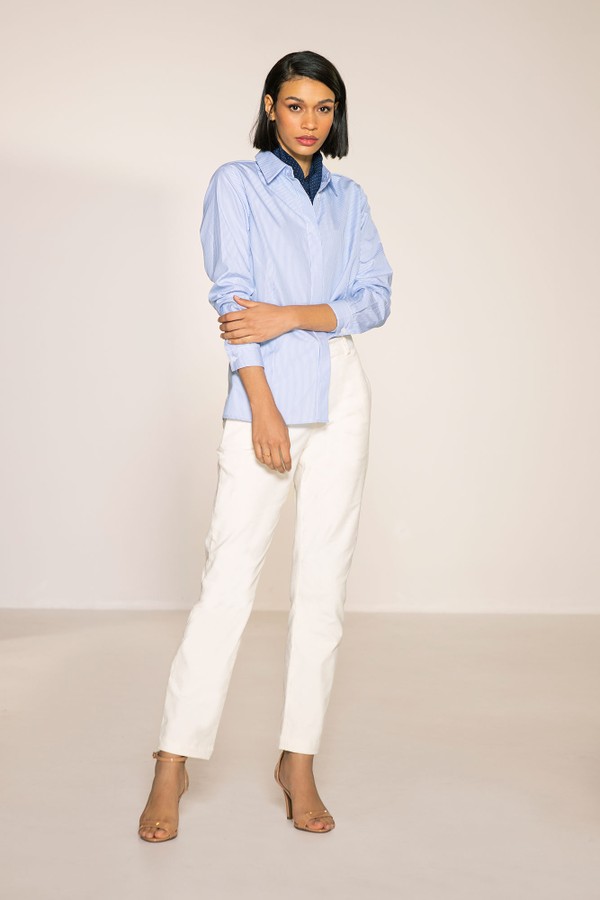 Camisa algodão Pima manga longa Denise listras finas azul e branco
