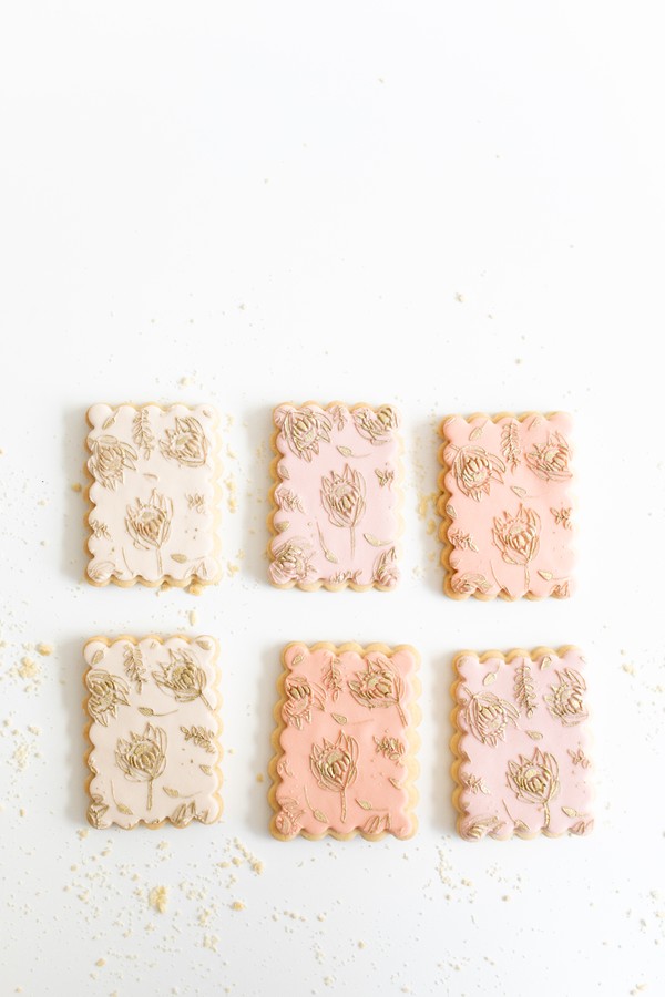 Foto do produto biscoitos - flores (detalhe dourado)