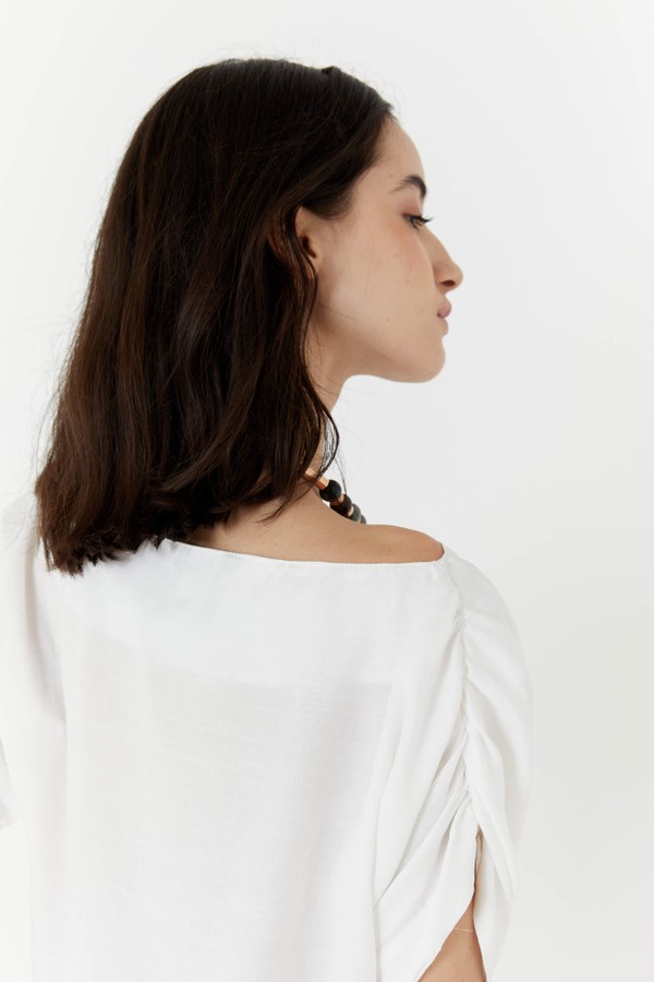 Foto do produto blusa drapeado ombro ohana